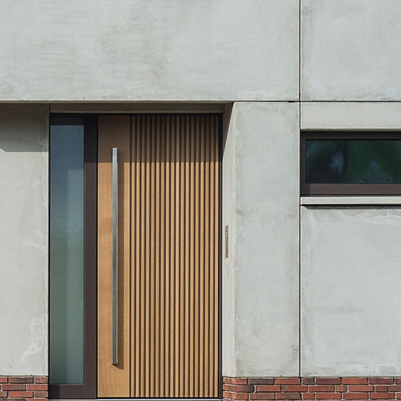 Modell Joran in einer Betonfassade